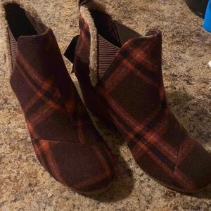 Toms womens kelsey booties in flannel size 6.5
